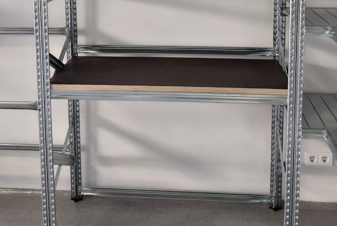 Darbastaliai su Metalsistem stelažais